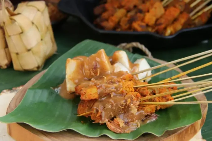 5 Jenis Sate Khas Berbagai Daerah di Indonesia